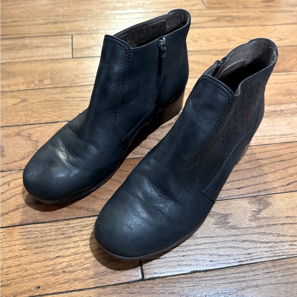 Dansko Liberty dark gray short boots size 38
